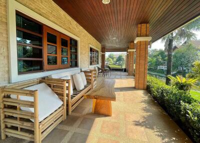 4 Bedroom Lakeside Pool Villa in Doi Saket