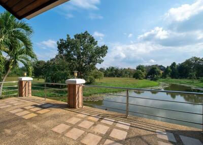 4 Bedroom Lakeside Pool Villa in Doi Saket