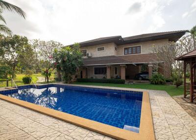 4 Bedroom Lakeside Pool Villa in Doi Saket