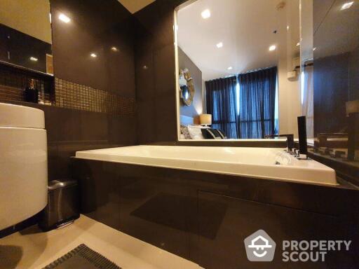 1-BR Condo at Rhythm Sathorn near BTS Saphan Taksin (ID 390641)