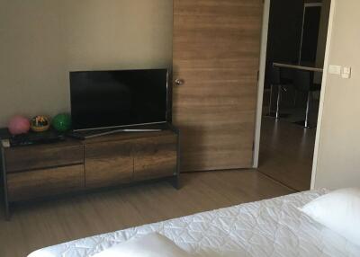 3-BR Condo at Renova Residence Chidlom Condominium near BTS Phloen Chit