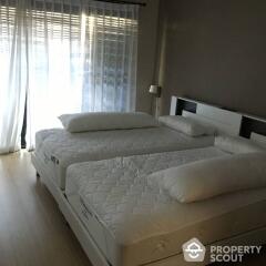 3-BR Condo at Renova Residence Chidlom Condominium near BTS Phloen Chit