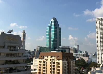 3-BR Condo at Renova Residence Chidlom Condominium near BTS Phloen Chit