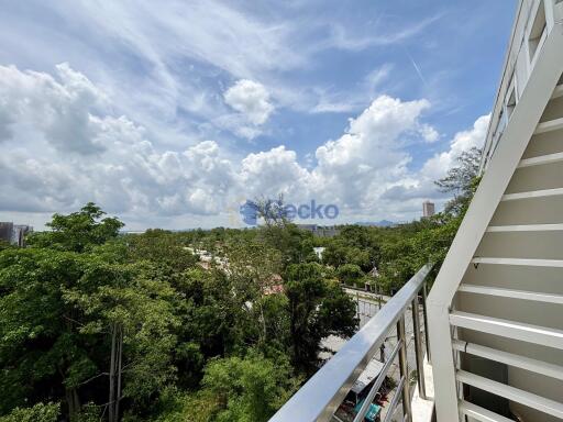 1 Bedroom Condo in Pine Shores Na Jomtien C011652