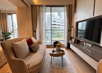 Luxury 1-Bedroom Condo BTS Ploenchit