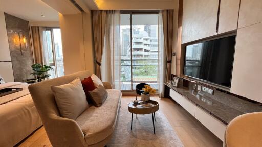 Luxury 1-Bedroom Condo BTS Ploenchit