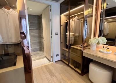 Luxury 1-Bedroom Condo BTS Ploenchit