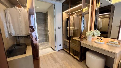 Luxury 1-Bedroom Condo BTS Ploenchit