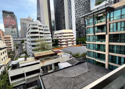 Luxury 1-Bedroom Condo BTS Ploenchit