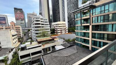 Luxury 1-Bedroom Condo BTS Ploenchit