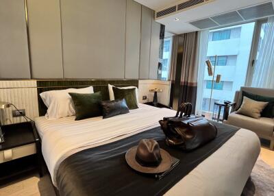 Luxury 2-Bedroom Condo BTS Ploenchit