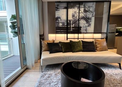 Luxury 2-Bedroom Condo BTS Ploenchit
