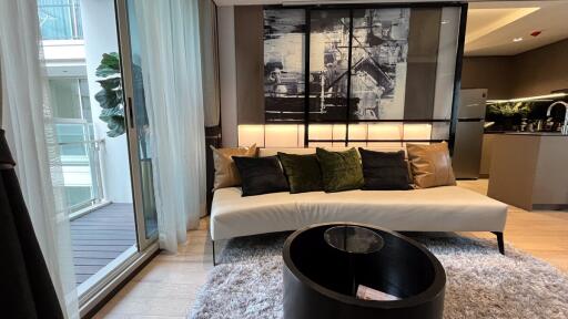 Luxury 2-Bedroom Condo BTS Ploenchit