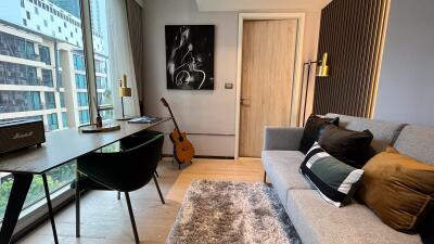 Luxury 2-Bedroom Condo BTS Ploenchit