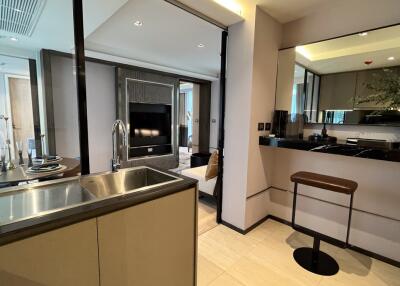 Luxury 2-Bedroom Condo BTS Ploenchit