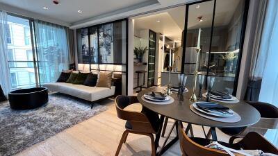 Luxury 2-Bedroom Condo BTS Ploenchit