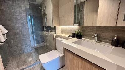 Luxury 2-Bedroom Condo BTS Ploenchit