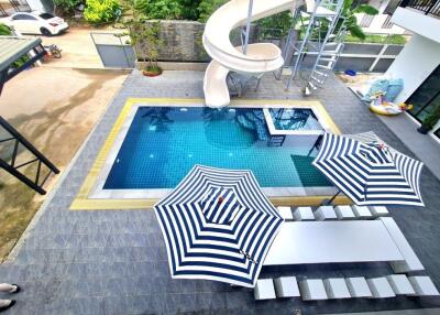 Exclusive 8-bedroom pool villa in Bang Saray