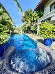 Beautiful outdoor pool area with jacuzzi