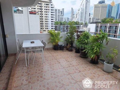 2-BR Condo at Lake Green near BTS Asok