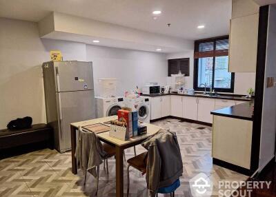 2-BR Condo at Lake Green near BTS Asok