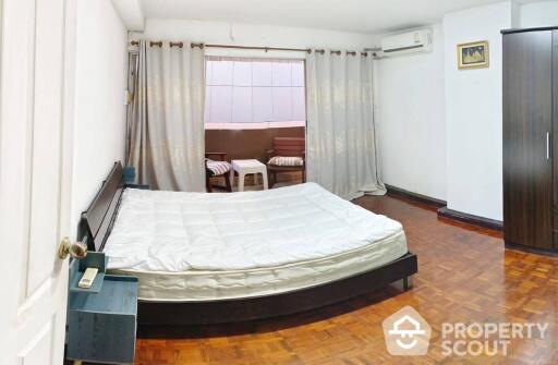 2-BR Condo at Silom Condominium near BTS Sala Daeng