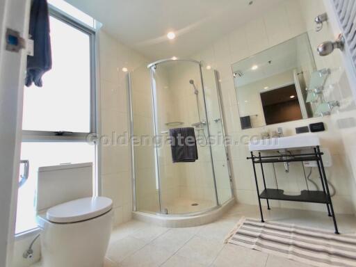 3 Bedrooms Modern Condo with Balcony on high floor - Sukhumvit 21 (Asok)