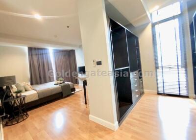 3 Bedrooms Modern Condo with Balcony on high floor - Sukhumvit 21 (Asok)