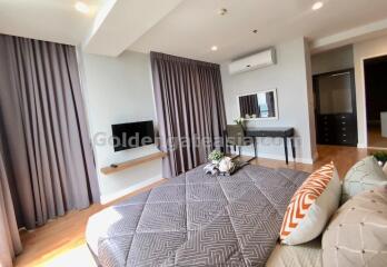 3 Bedrooms Modern Condo with Balcony on high floor - Sukhumvit 21 (Asok)