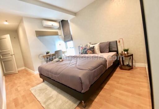 3 Bedrooms Modern Condo with Balcony on high floor - Sukhumvit 21 (Asok)