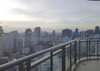 3-Bedrooms condo on high floor For Rent - Royce Residence Sukhumvit 31