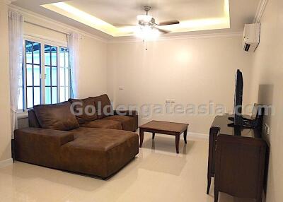 3 Bedrooms Fully Furnished detached House with Garden in Compound - Bang Na