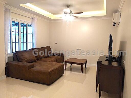 3 Bedrooms Fully Furnished detached House with Garden in Compound - Bang Na