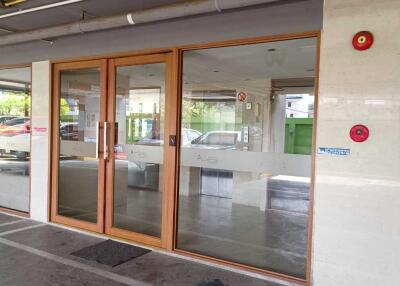 Entrance of a building with glass doors
