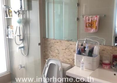 Modern bathroom with a glass-enclosed shower and a bidet