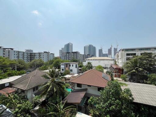 View of residential buildings and skyline