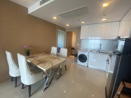 Modern kitchen with dining area