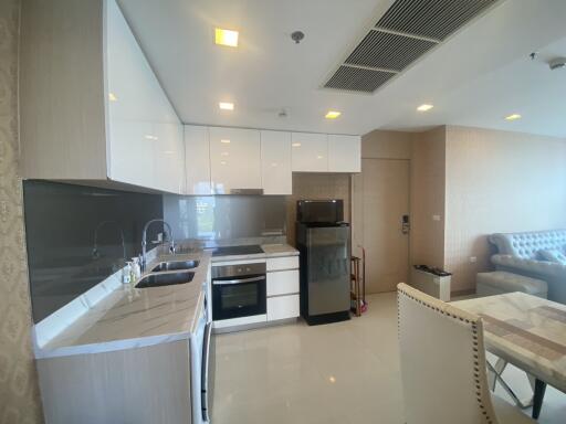 Modern kitchen with dining area