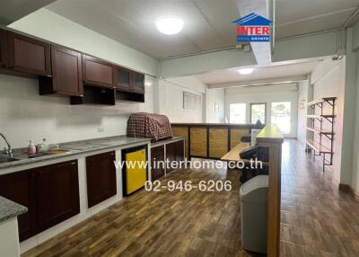 Modern kitchen with dining area