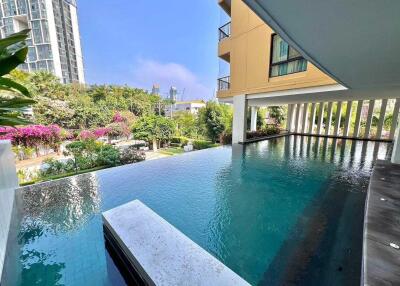 Outdoor swimming pool with city view