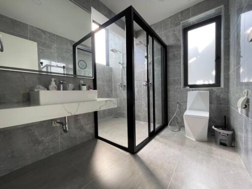 Modern bathroom with enclosed shower