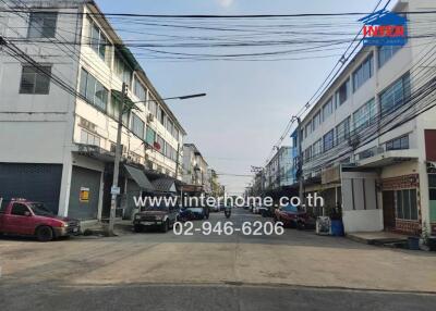Street view of commercial buildings