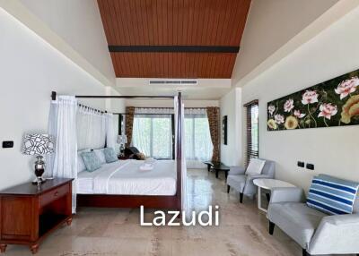 Tropical Balinese Style Villa 100m from the Beach