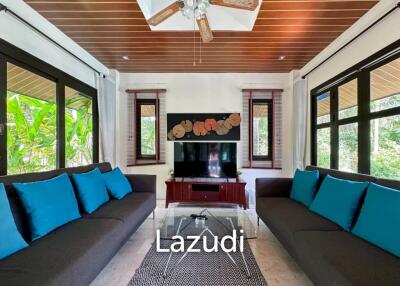 Tropical Balinese Style Villa 100m from the Beach