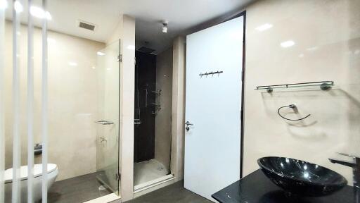 Renovated Large Condo Sukhumvit 11