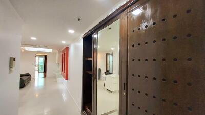 Renovated Large Condo Sukhumvit 11