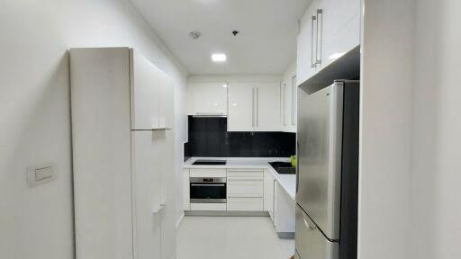 Renovated Large Condo Sukhumvit 11