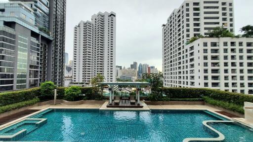 Renovated Large Condo Sukhumvit 11