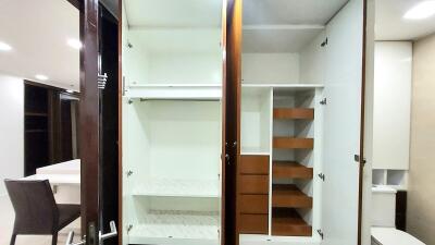 Renovated Large Condo Sukhumvit 11