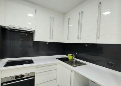 Renovated Large Condo Sukhumvit 11